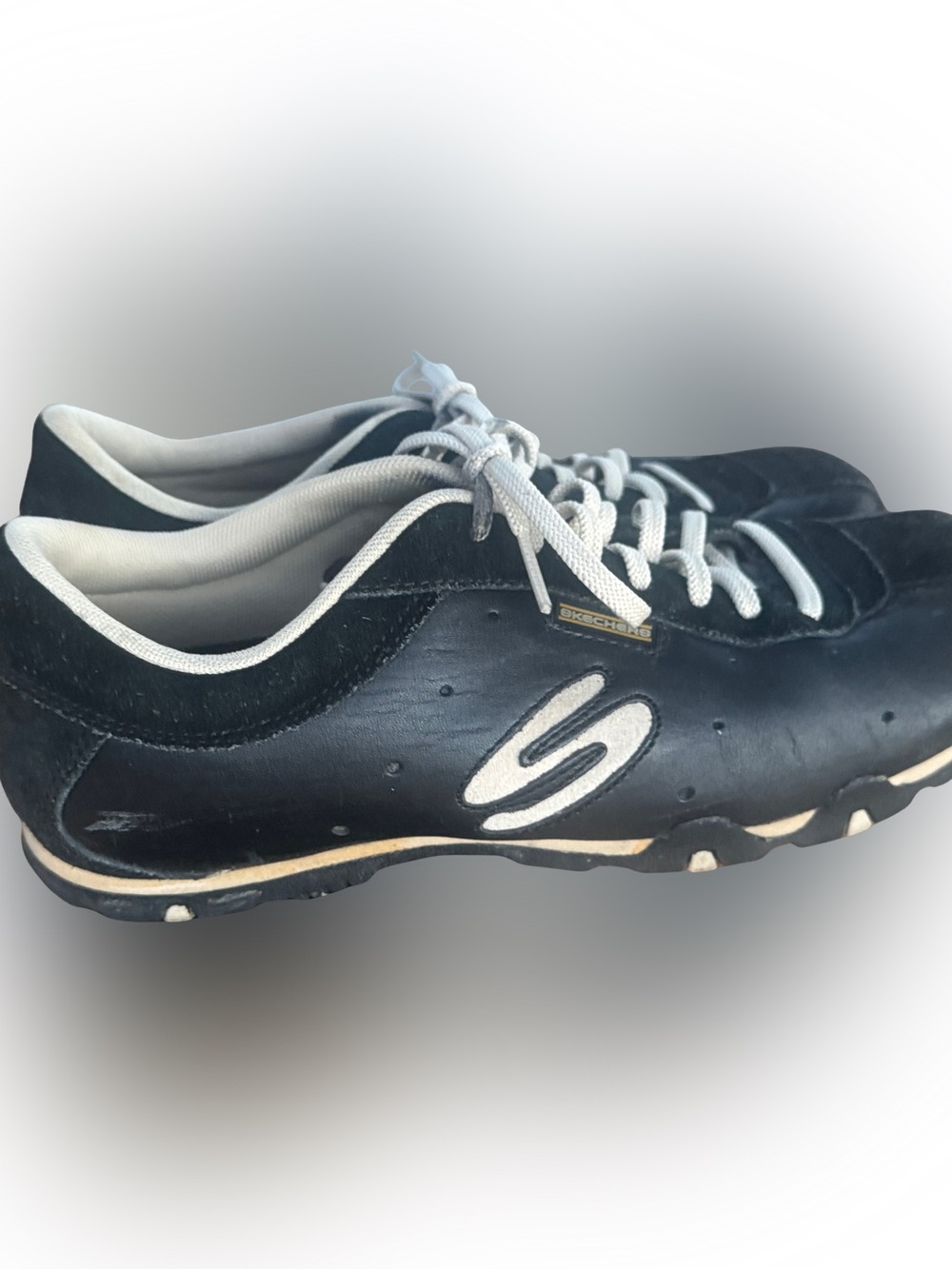 Vintage Y2K Skechers Leather Black and White Casual Lace-Up Sneakers